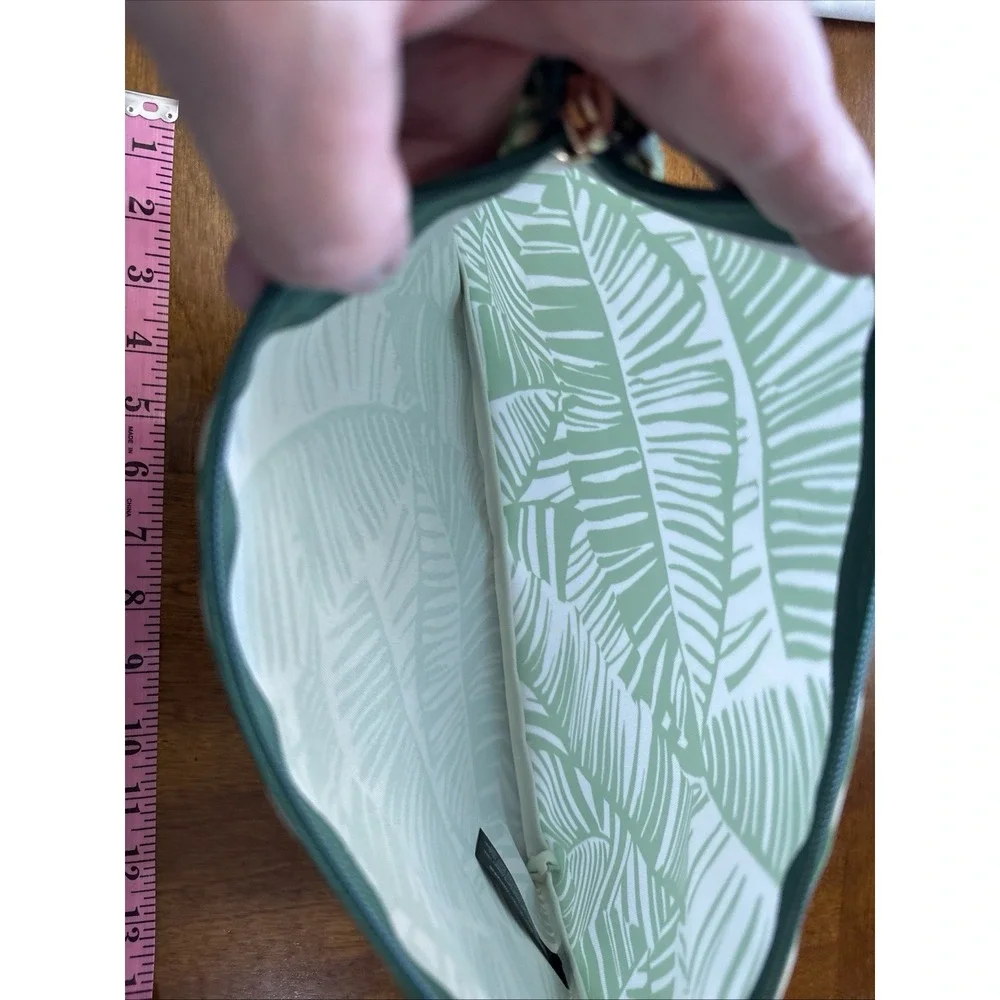 New CHICO'S PALM PRINT LARGE POUCH Lush Green Accessories Makeup Zip Bag 12.5x 9